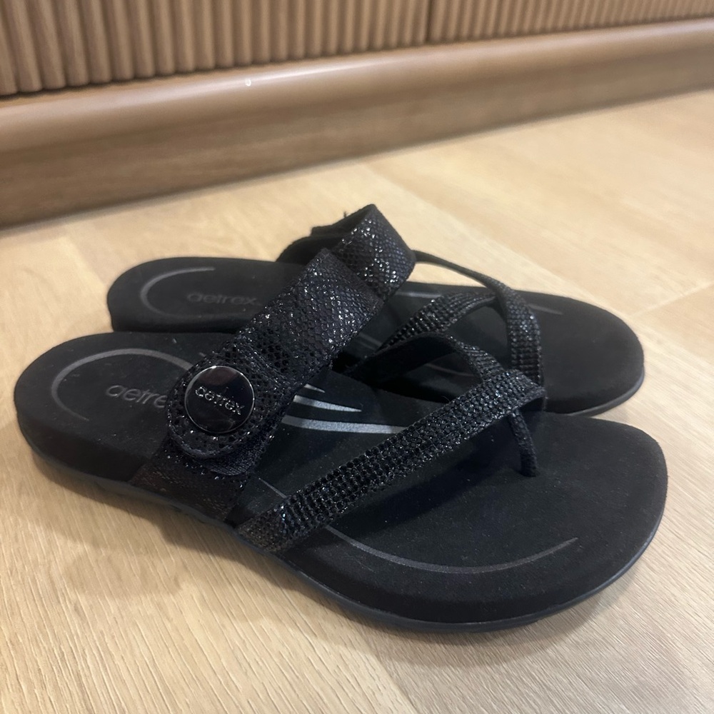 Aetrex Izzy Sparkle sandals size 6